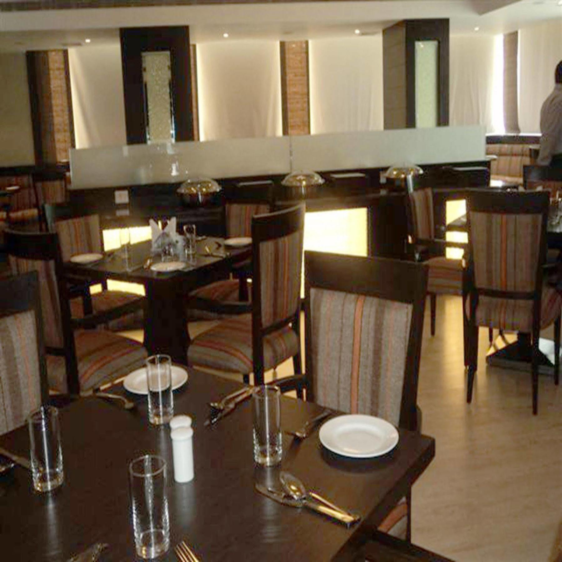 Legend Sarovar Portico Baddi Exterior foto