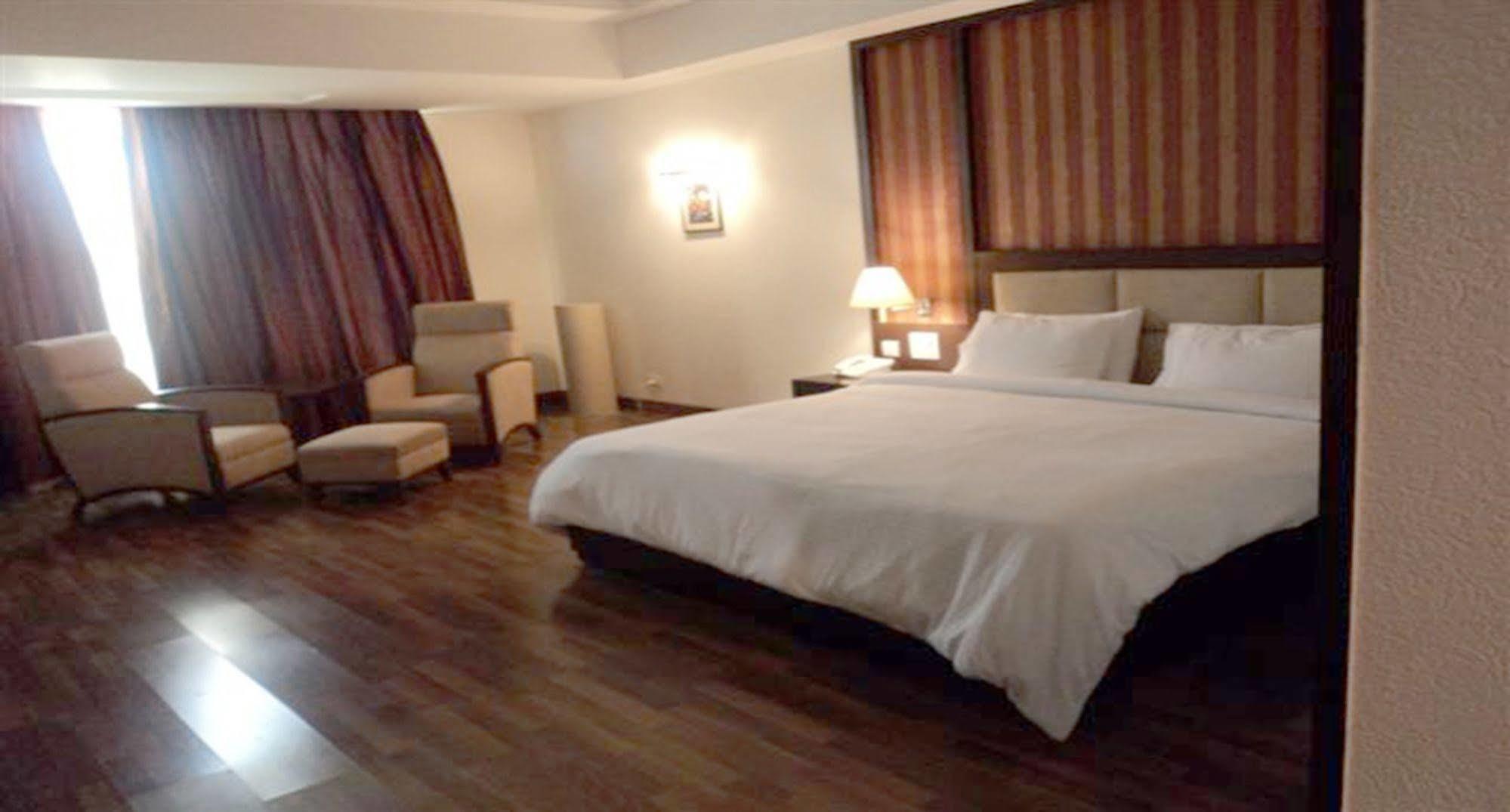 Legend Sarovar Portico Baddi Exterior foto