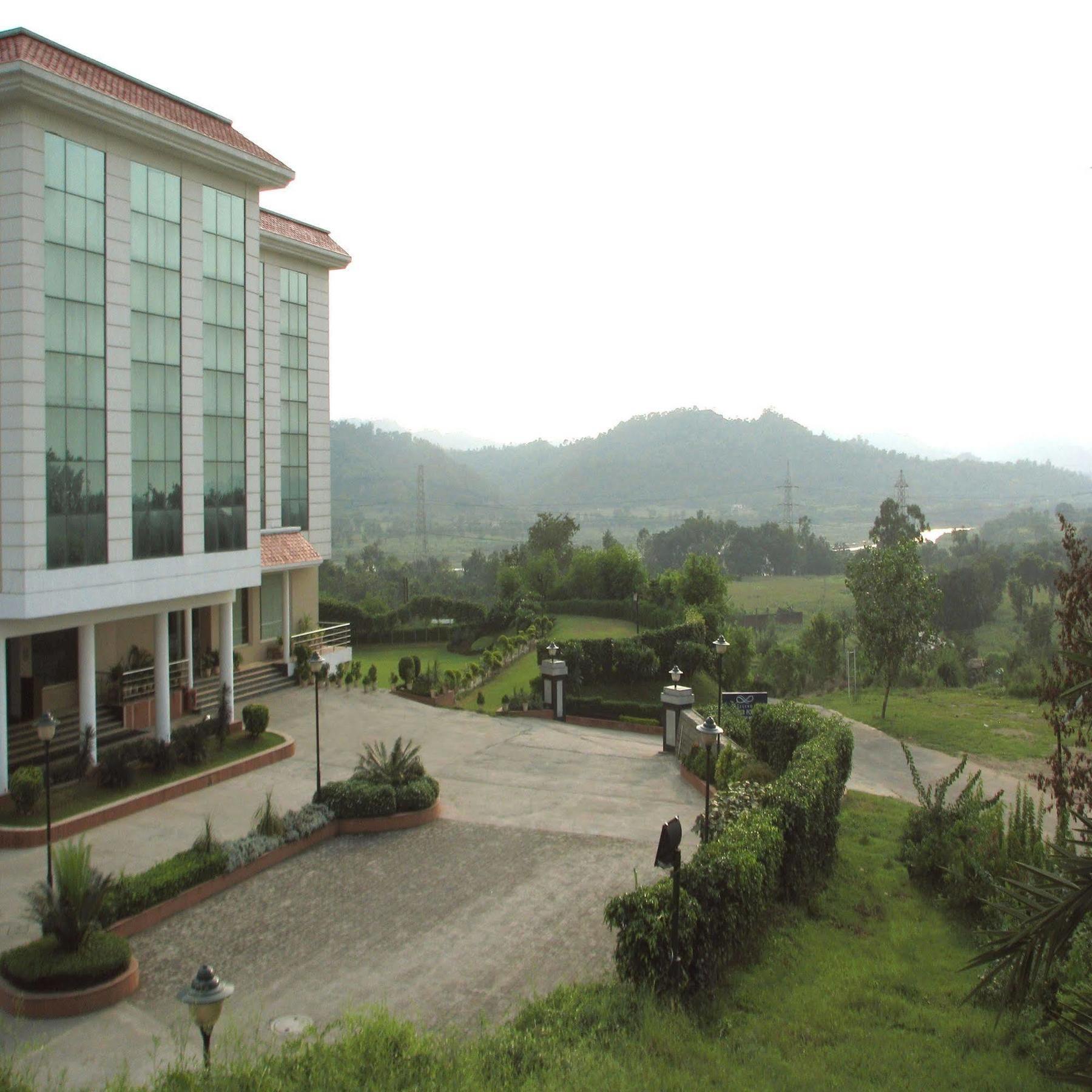 Legend Sarovar Portico Baddi Exterior foto