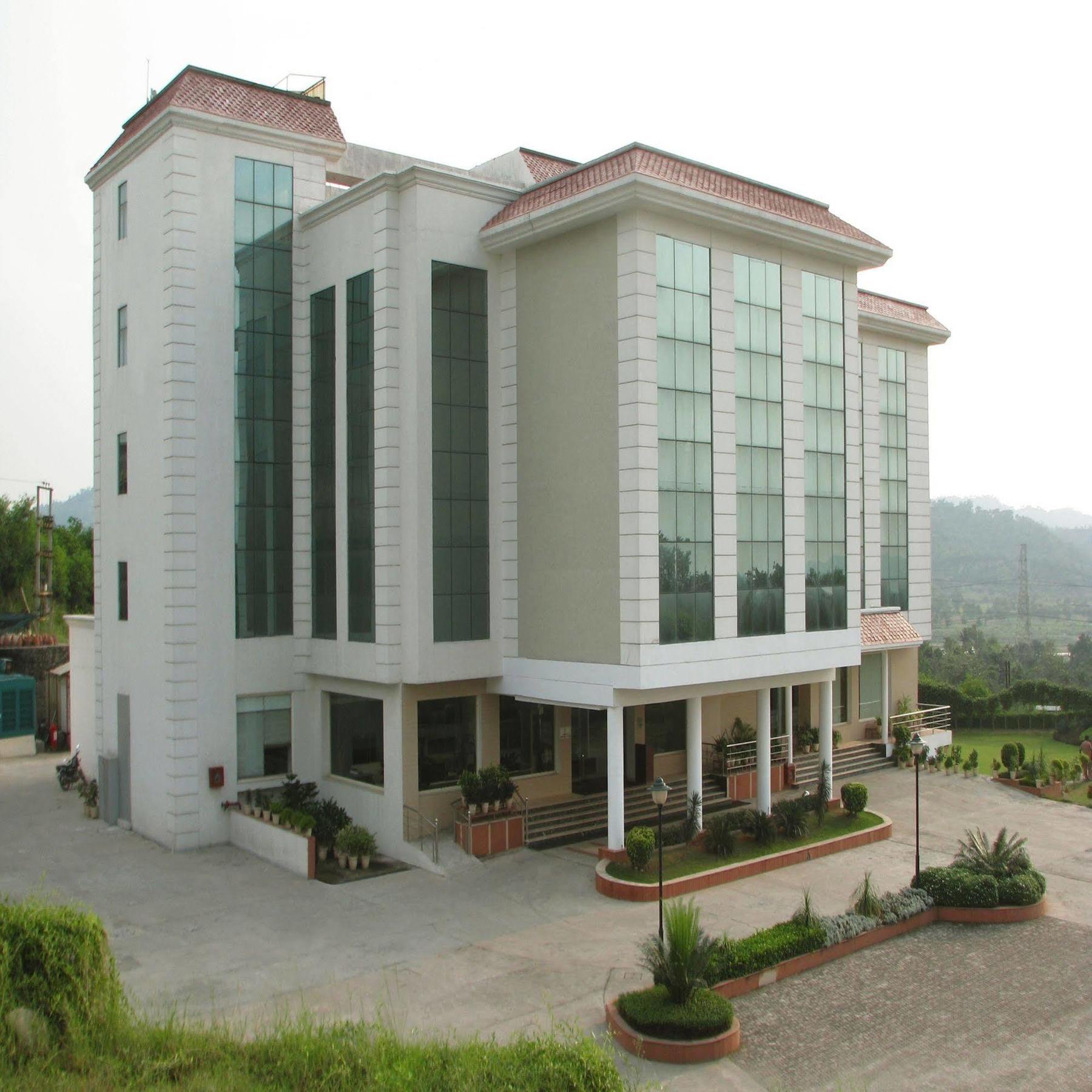 Legend Sarovar Portico Baddi Exterior foto